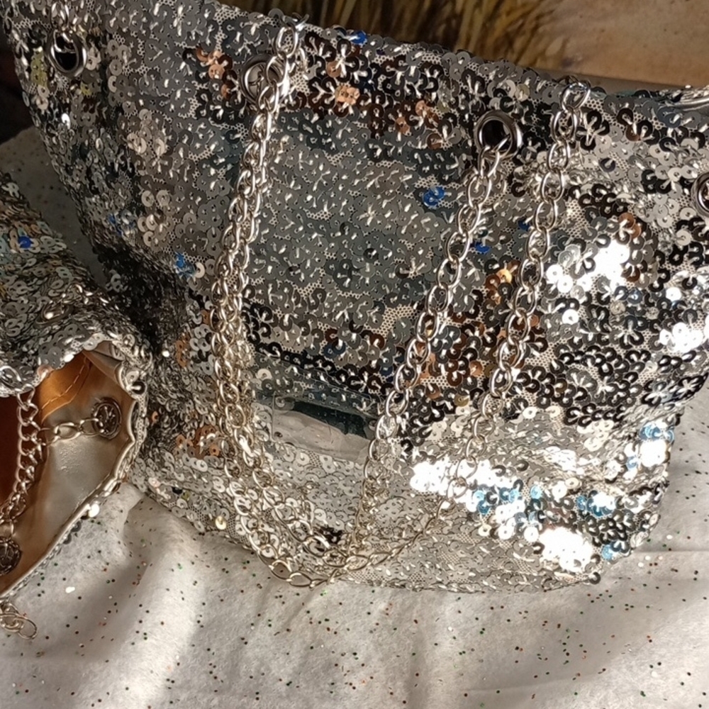 Gift **** Silver Sequin Chain Shoulder Bag Light Weight NEW
